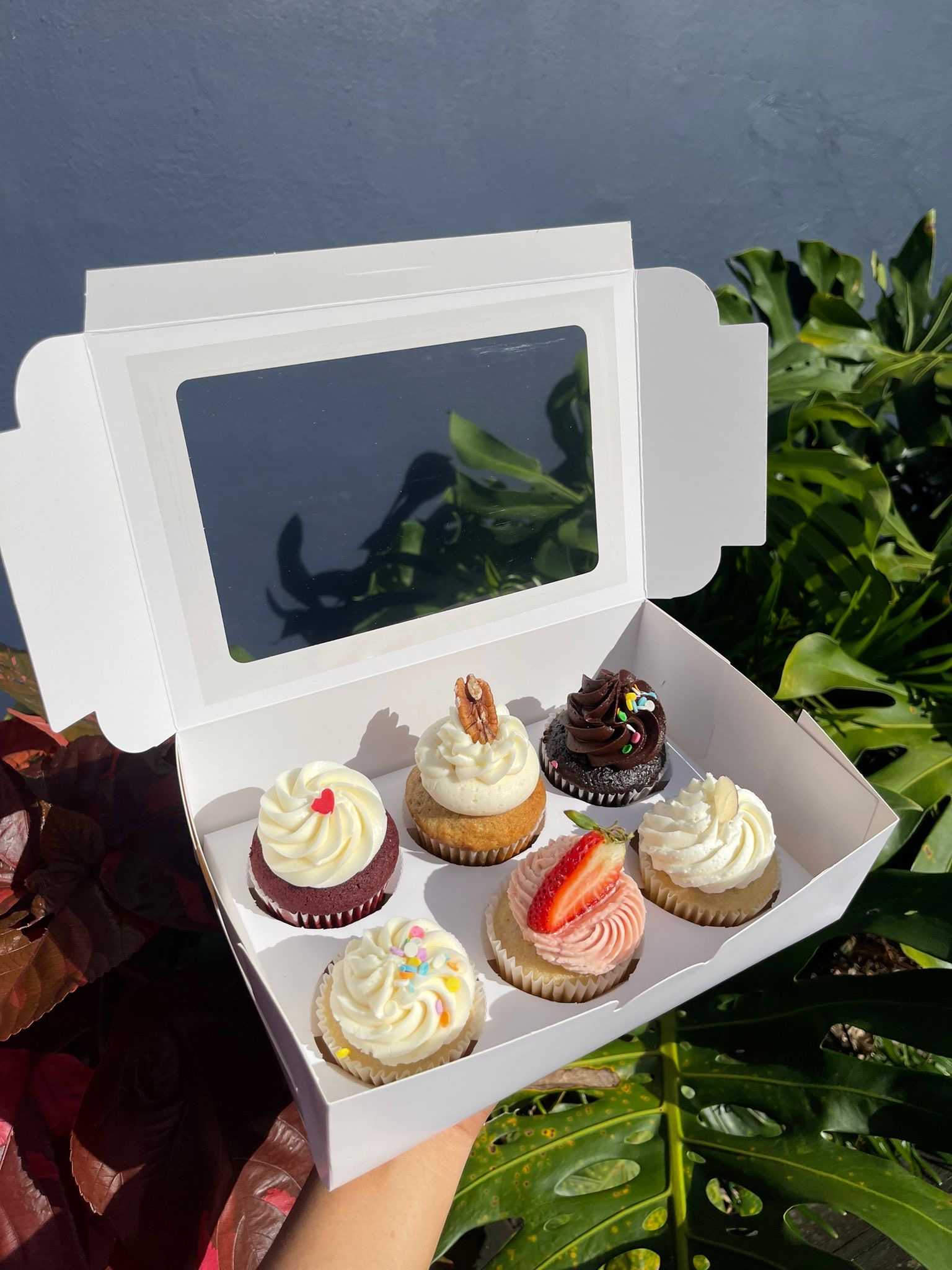 Custom gift box of 4 artisan treats